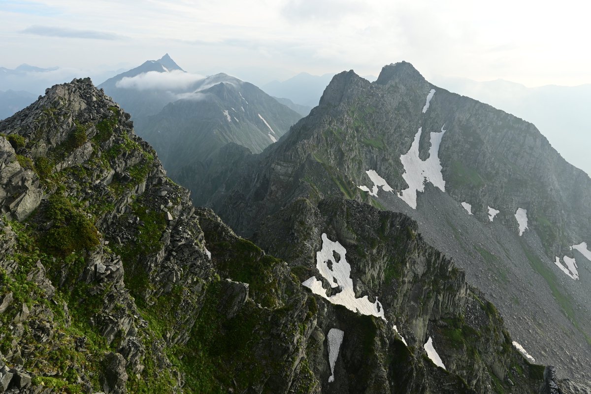 hiroji_mountain's tweet photo. 予定していたこの日のコースは
奥に見える槍まで。

だけど、前日の疲れから
下山することにしていた。

今から思えば行けばよかった。
人生の中で何度も行ける場所ではない。

せめて、この写真を撮ってきたのは
良かった。

登る体力を維持して
また行くか。 https://t.co/uFRKcSeyCa