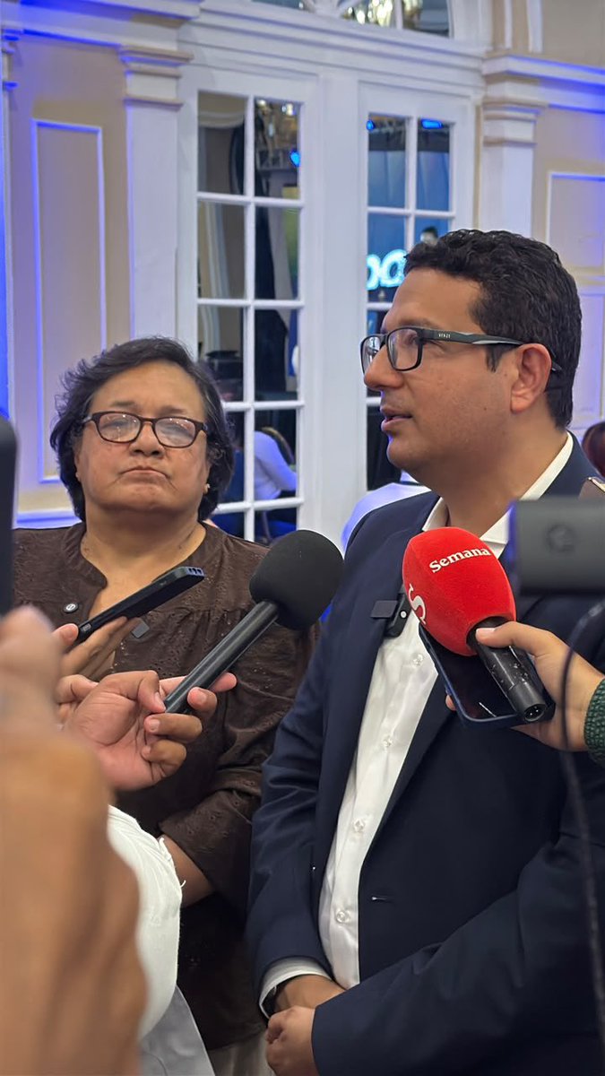 FisicoImpuro's tweet photo. Éstas son cosas que nunca serán noticia en los medios de comunicación nacional. Estamos hablando de que Activos por Colombia, durante el gobierno de Iván Duque, fue casi que una empresa de garaje llamada JD en dónde clandestinamente se repartían las propiedades incautadas por la SAE a los politiqueros de ese momento. Fue gracias a este gobierno y a la gran gestión de @abrahamkatime y de Amelia Pérez que @activosporCOL se convirtió prácticamente en la inmobiliaria más grande del país y quizás de Sudamérica. Es una tristeza saber que durante el siguiente gobierno volverá a ser un robadero clandestino de bienes muebles e inmuebles.