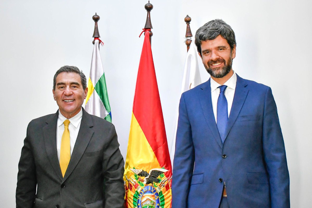 minplanifica's tweet photo. El día de ayer el ministro Fernando Romero Pinto, recibió al nuevo representante para Bolivia del Programa Mundial de Alimentos, Raphael Leao.

La reunión tuvo el objetivo de conocer el apoyo que dará el Programa Mundial de Almientos a Bolivia, la donación de trigo, apoyo en la formulación del Plan Nacional del Trigo y apoyo en la elaboración de los Planes Autónomos Departamenrales.

#BoliviaParaTodos
#MPDyMA