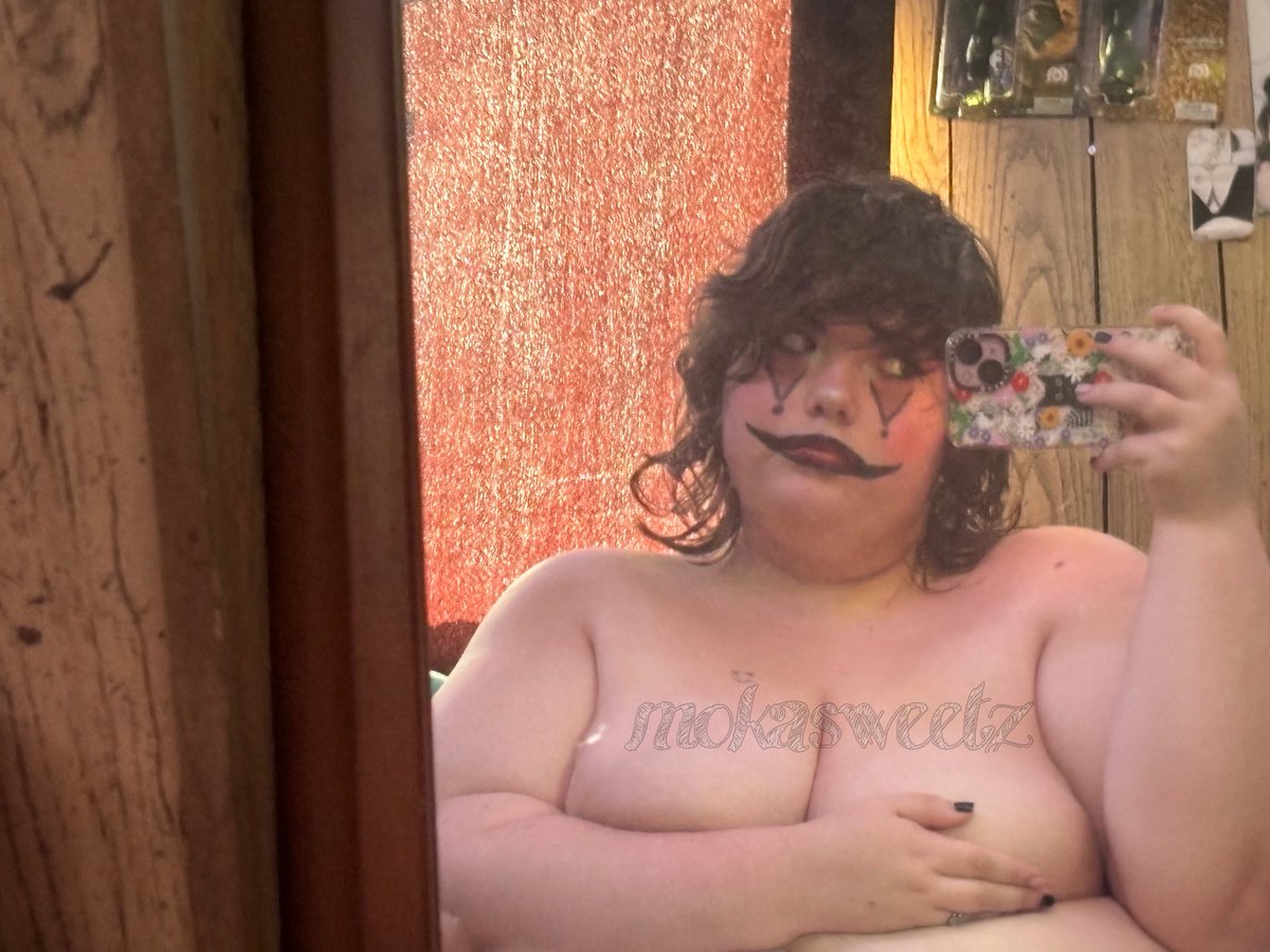 bittersweetem0's tweet photo. titty and tummy tuesday😋😋😵‍💫😵‍💫 give me ideas for my next photoshoot‼️ https://t.co/Iq251aSLLw