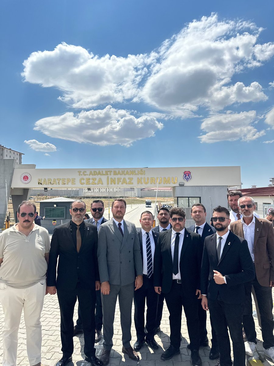 zafer_ergene's tweet photo. Genel başkanımız Sayın Ümit Özdağ Çorlu Karatepe cezaevine ziyarette bulunmuştur. Tekirdağ il ve ilçe teşkilatları olarak kendisine eşlik edilmiştir. 
Zafer Partisi teşkilatları arasında sarsılmaz bir birlik ve dayanışma vardır. 🇹🇷 
#tekirdağ #ergene https://t.co/YKRwun2LWw