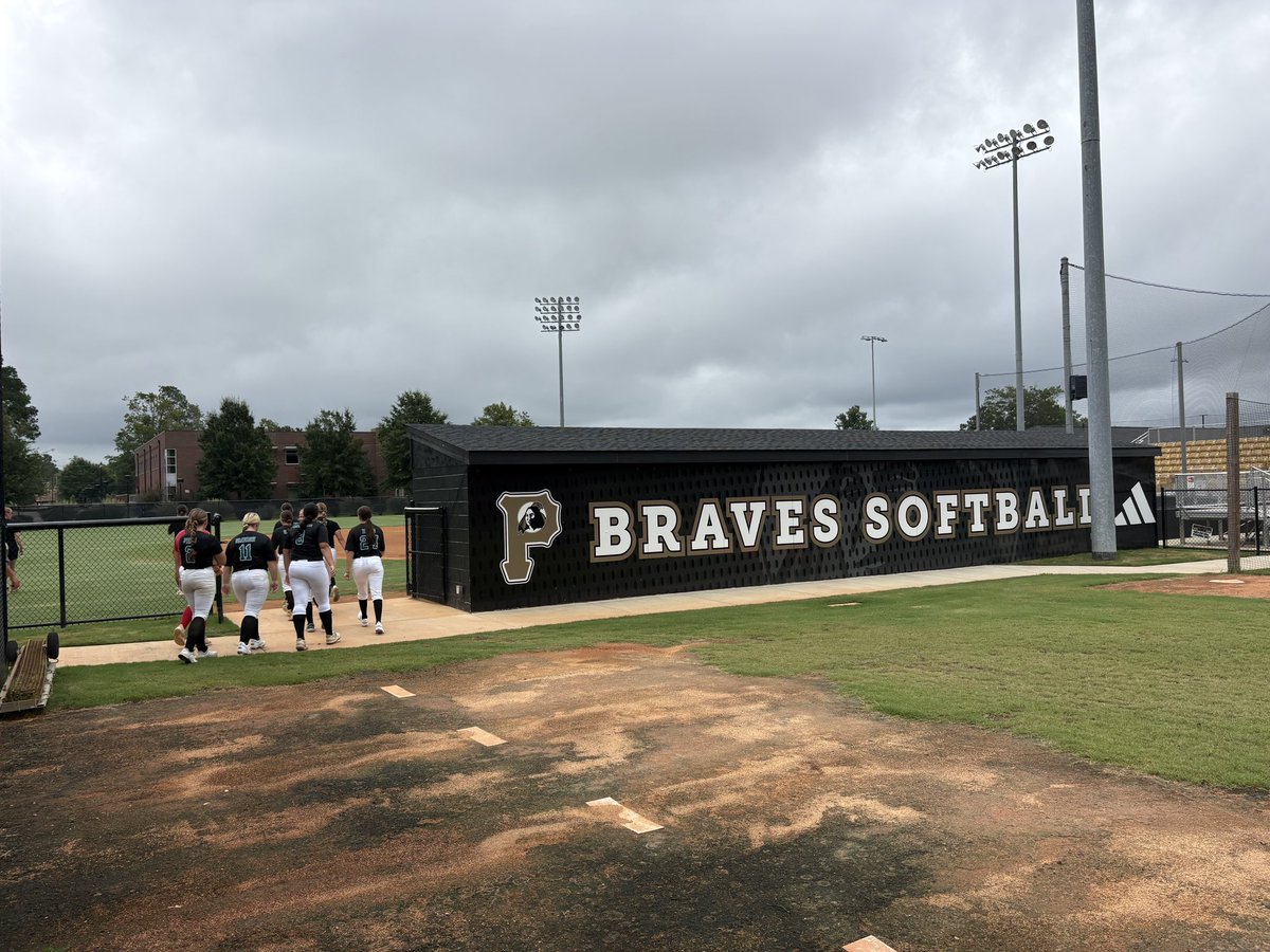 kbsmeigh's tweet photo. Thanks Coach @Lauren_Hawley28 for hosting the hitting camp today at @UNCP_Softball. Me and my @BladenStarz teammates had a blast! #hittingcamp #thankyou #softball #collegesoftball https://t.co/Df6RJdxHdX
