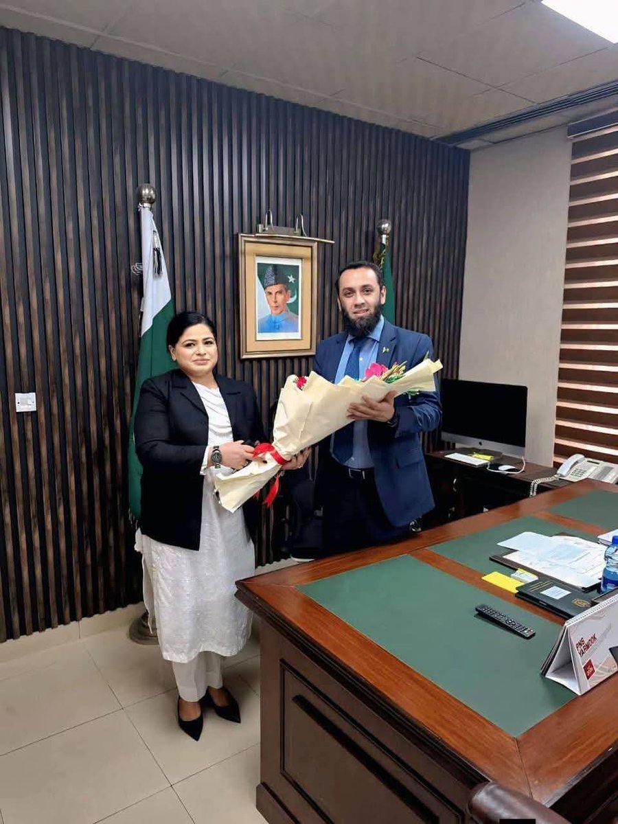 SOnlinepak's tweet photo. وفاقی حکومت نے میڈیا ورکرز اور صحافیوں کے حقوق سے متعلق ادارے آئی ٹی این ای کی سربراہی کے لیے ظلِ ہما کو 3 سال کے لیے چیئرپرسن مقرر کر دیا۔
https://t.co/Y92N42B9HH #ITNE #MOIB #Zill_e_Huma @TararAttaullah @MoIB_Official @MNawazRaza @razzaqsial @FurqanRao1 @BSWarraich https://t.co/W0ke5N5RKh