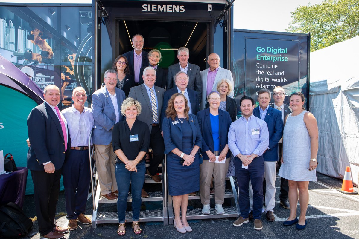 RIHouseofReps's tweet photo. Today, @MASSforRep and Rep. Stephen Casey joined the @mfgri and Walco Electric for the @Siemens eXplore Tour Mobile Lab’s first visit to Rhode Island.

The Mobile Lab allows participants to see, touch and better understand technologies designed to help manufacturers become more productive, competitive and resilient.

Watch the event:
https://t.co/ffH8ecWHt8