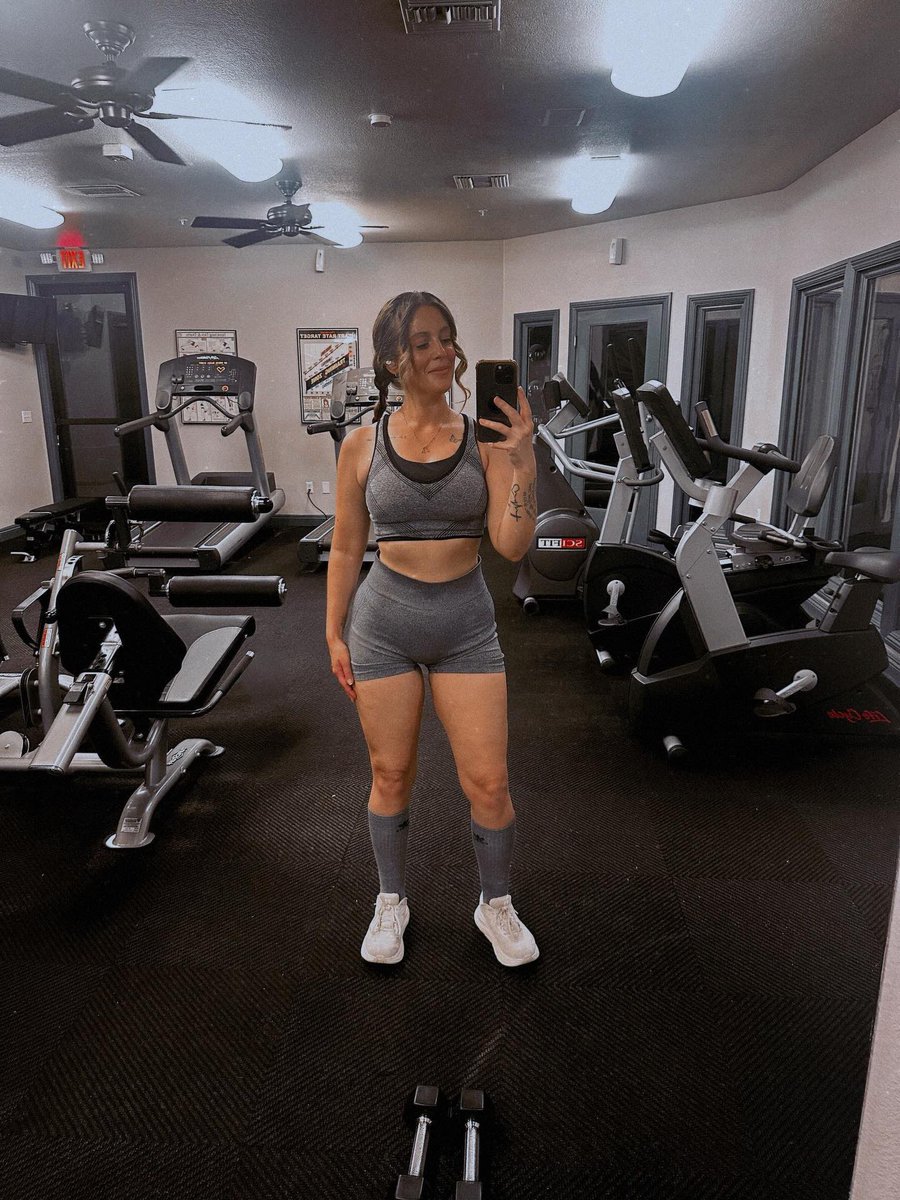 Diane1805's tweet photo. Late night lifts 🏋️‍♀️🤸 https://t.co/DrAKNGBVuy