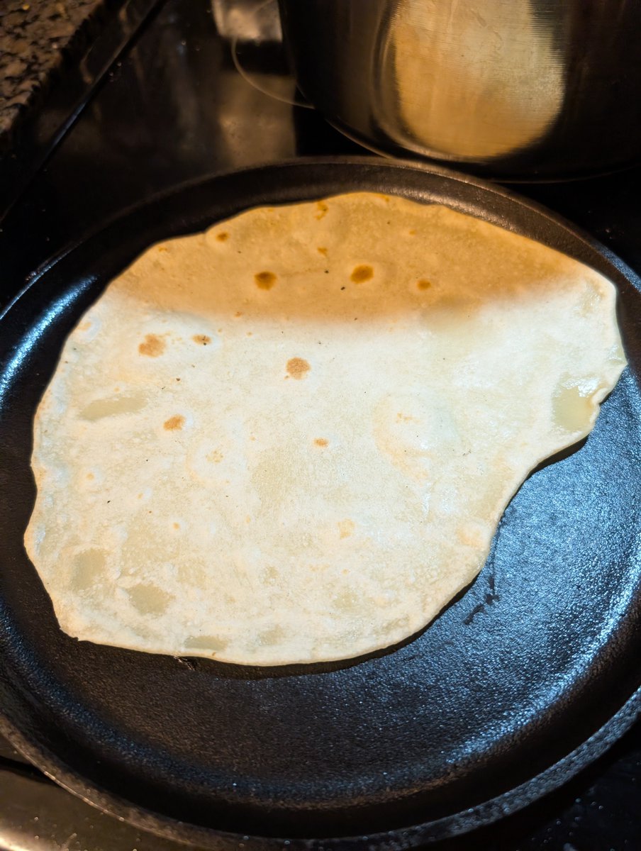BalloonsBunny's tweet photo. Made chicharrónes and flour tortillas the other day~ they came out delicious 😋 https://t.co/01gEs5Qgq8