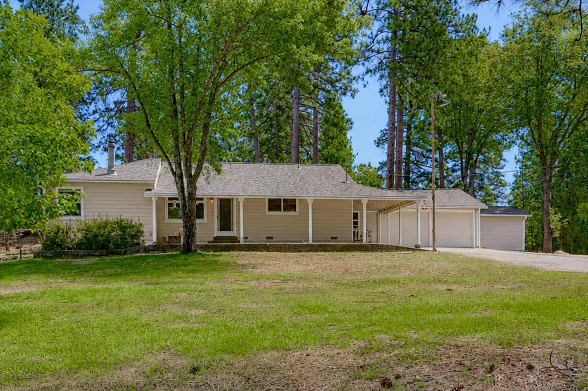 cbgrassrootsre's tweet photo. New listing in Grass Valley 🌲
3 bed, 2 bath, 2128 sq ft home on nearly 5 acres with porch, big kitchen, 2-car garage + workshop, RV/boat parking and outbuildings. Retreats with this much space are rare here.
https://t.co/kVWaoL76LG
#GrassValley #CountryHome https://t.co/4jnwtMxABB
