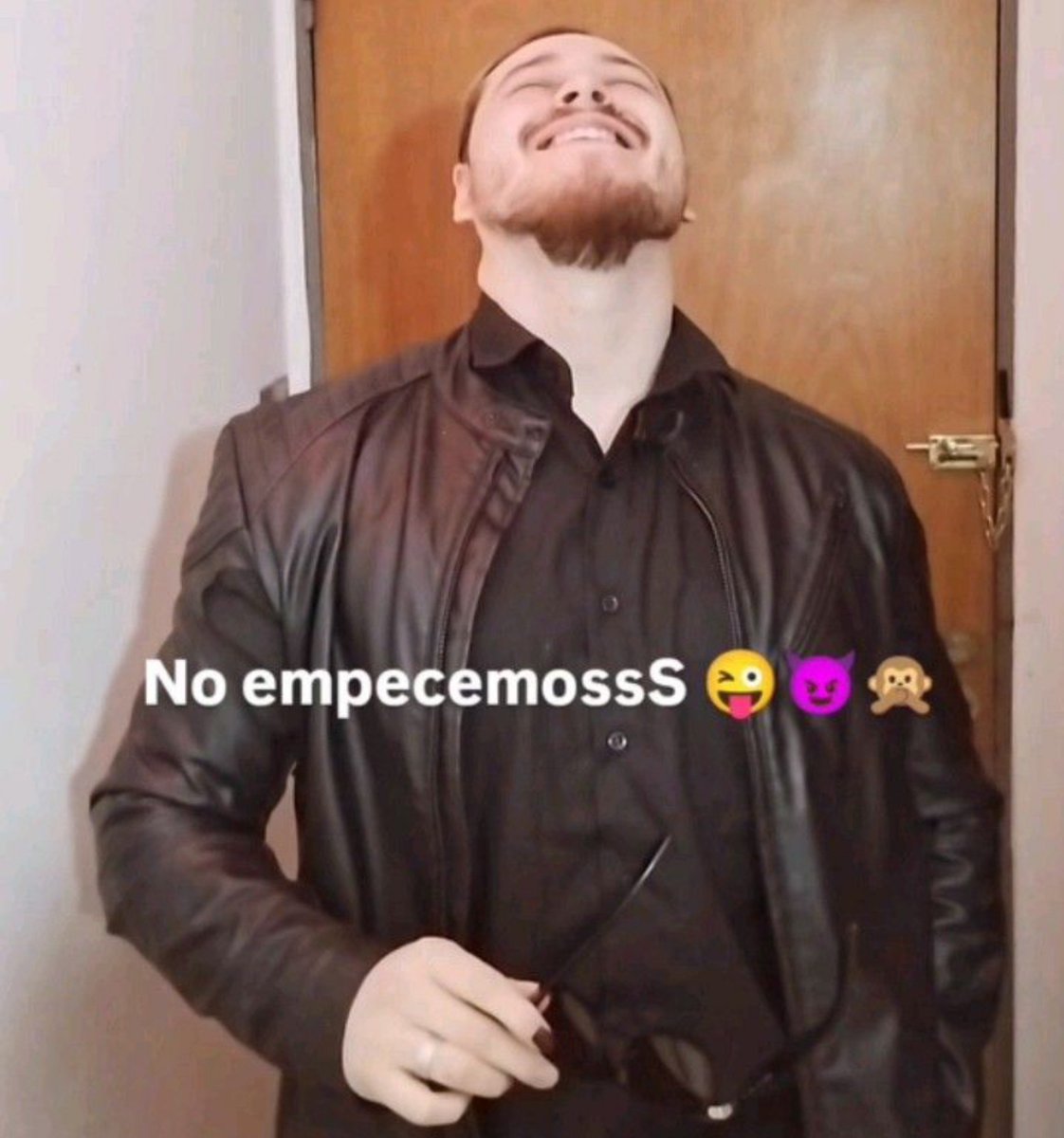 arjintuna's tweet photo. lo trola de recontra mierda que me siento cuando me tomo un uber moto y al bajarme genuinamente no me puedo desabrochar el casco entonces le tengo que decir al que maneja ay me ayudaasñññmfkfkkdkkl https://t.co/XopCNjoCl5