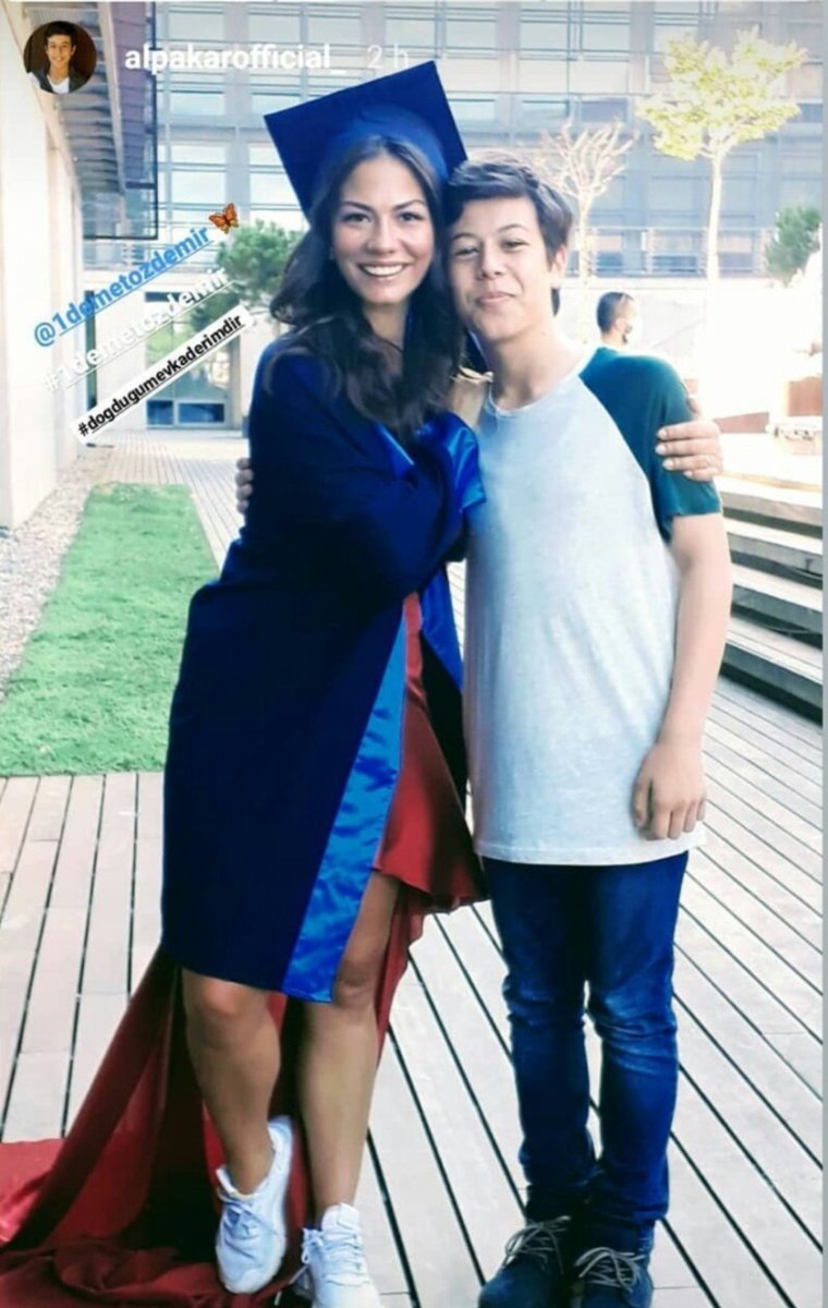 demet29874's tweet photo. #DemetÖzdemir e il ragazzo che interpretava il defunto fratello di Zeynep 
#DoğduğunEvKaderindir https://t.co/4A21PKbToA