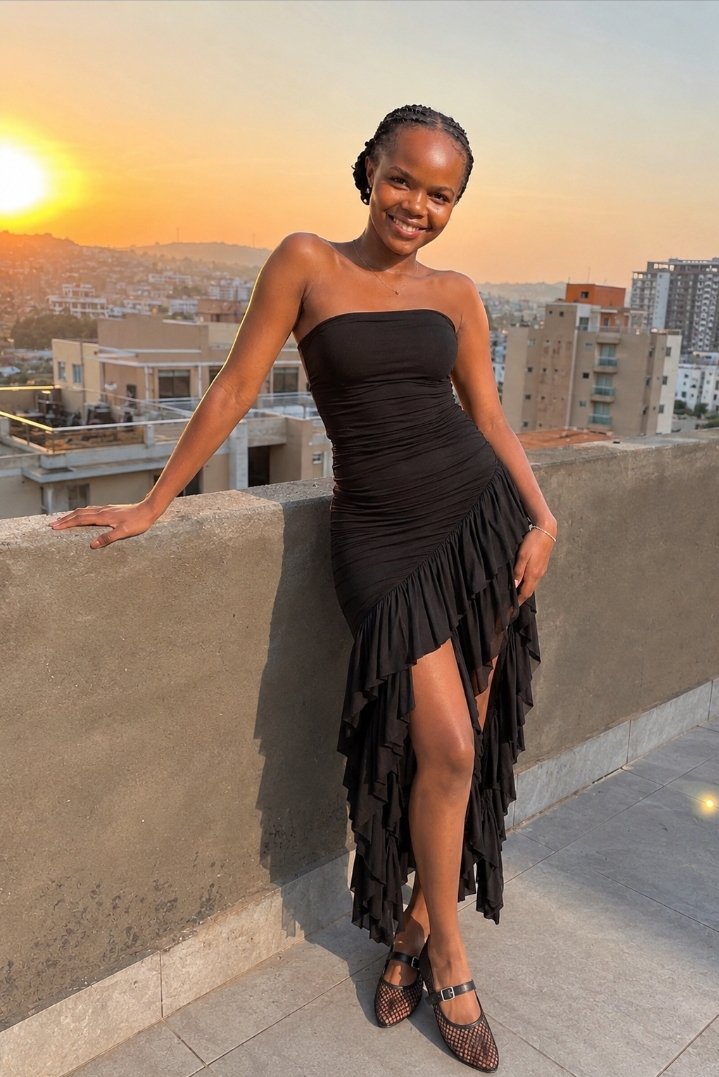dayawetalk's tweet photo. This user is so dark and fine, even the sun asks for their skincare routine. 😂🤎☀️ #teenager #trending #rooftopview https://t.co/uoylMGMQWZ