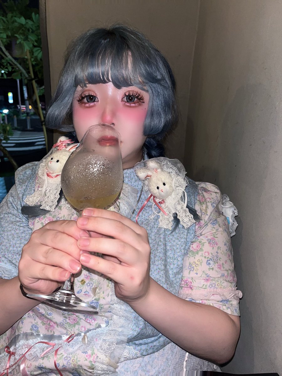 doll_1021's tweet photo. いつもお世話になってる中華屋さんに行ってきた
周年のお花も渡せたし大満足
#自撮り界隈　#病み垢さんと繋がりたい　#いいねでDM https://t.co/ClMwupnJJS