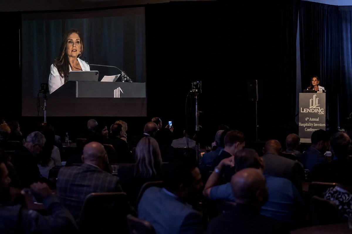 MaraLezama's tweet photo. 🇲🇽🇺🇸 Presentamos el Distrito Financiero y Tecnológico de Cancún ante inversionistas y líderes empresariales de Estados Unidos, una iniciativa estratégica para convertir a #QuintanaRoo en un polo regional de servicios financieros, tecnología, inteligencia artificial, salud, innovación y negocios globales. 💼🌐

📈 En la 6ª Conferencia Anual de Inversionistas del Sector Hotelero, #LendingCon2026, compartimos una visión de futuro basada en la diversificación económica, la atracción de inversiones y la generación de miles de empleos especializados.

Queremos que las empresas más innovadoras del mundo encuentren en #Cancún talento, conectividad, certeza y oportunidades para crecer y atender los mercados de Norteamérica, Latinoamérica y el Caribe. 🌎

El futuro del #CaribeMexicano se construye con turismo, pero también con conocimiento, innovación y tecnología. Con este proyecto fortalecemos la competitividad de #QuintanaRoo y abrimos nuevas oportunidades de prosperidad compartida para las familias. 🇲🇽