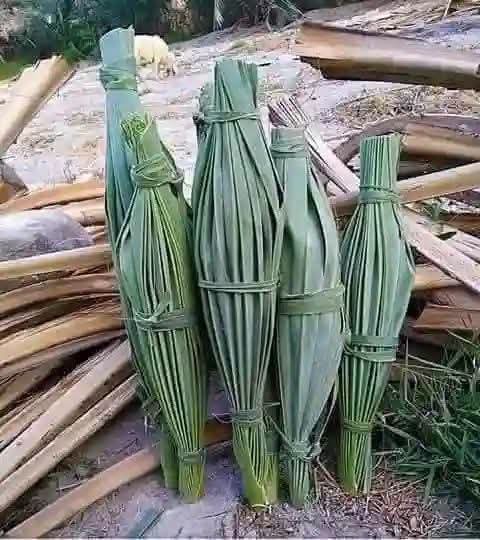 Abbasbugti52's tweet photo. سکیورٹی فورسز نے بروقت کارروائی کرتے ہوئے ایک چرواہے کے قبضے سے راکٹ لانچر کے گولے برآمد کر لیے۔ دیکھیے دہشت گرد کس طرح مہلک ہتھیاروں کو سادہ انداز میں چھپا کر پہاڑوں سے شہری علاقوں تک پہنچانے کی کوشش کرتے ہیں.. https://t.co/ga4YyWwtfb