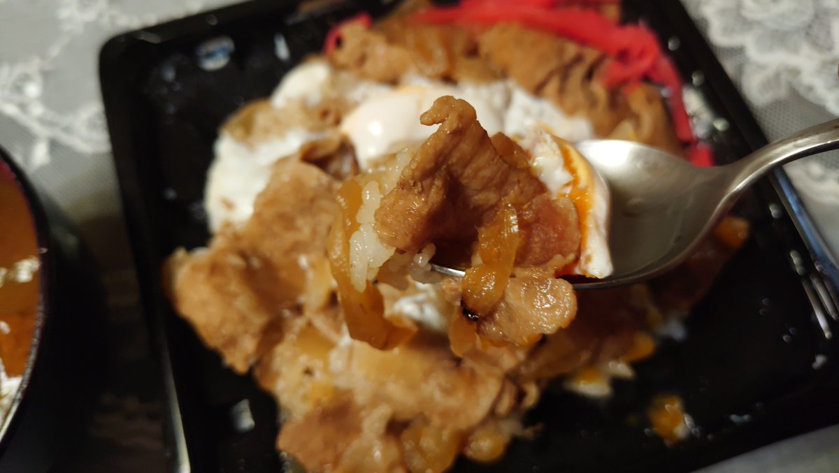 000starask's tweet photo. おはよ〜☀✨️

ラ・ムー豚丼！✨残りのカレー！✨️

2度楽しめて美味かった〜✨️

今日も朝から暑いなぁ～😖💦
暑い中皆頑張ろう〜💦✨️ https://t.co/zqCxoQ8jci