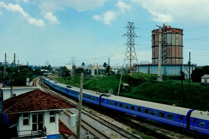 teleSURtv's tweet photo. 🚨 Cuba impulsará el transporte ferroviario y la movilidad sostenible en alianza con Rusia

🔴 El 70 % del material rodante cubano es de procedencia rusa, precisó el viceministro Rosés Hernández desde Moscú. La isla enfocará proyectos en infraestructura y sostenimiento de locomotoras. ¿Se abre una nueva etapa de cooperación euroasiática para el Caribe?

#teleSUR #Cuba #Rusia 

https://t.co/oXbl7TCdNa