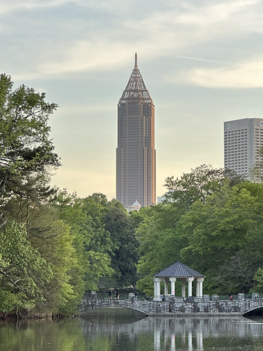 ATLsupremacist's tweet photo. Atlanta was the first American city to build a super tall skyscraper outside of New York or Chicago: Bank of America Plaza, Midtown Atlanta (completed 1992 at 1023ft) https://t.co/qs1CH6RUrC