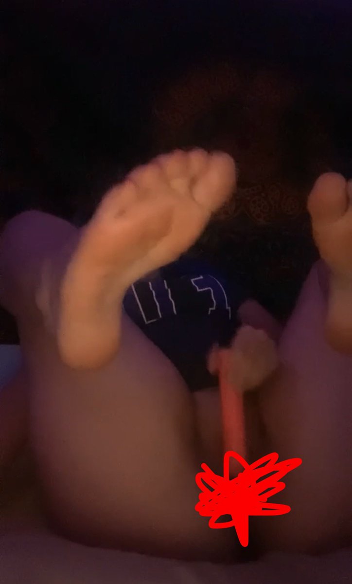 RoseArchivez's tweet photo. feet out, soles, while i fuck myself💕
https://t.co/XCjxtWb1l1

#nsfwtwtًً #student #freaky #feet #voyuer #teenager #schoolthot https://t.co/kstmctux5Q