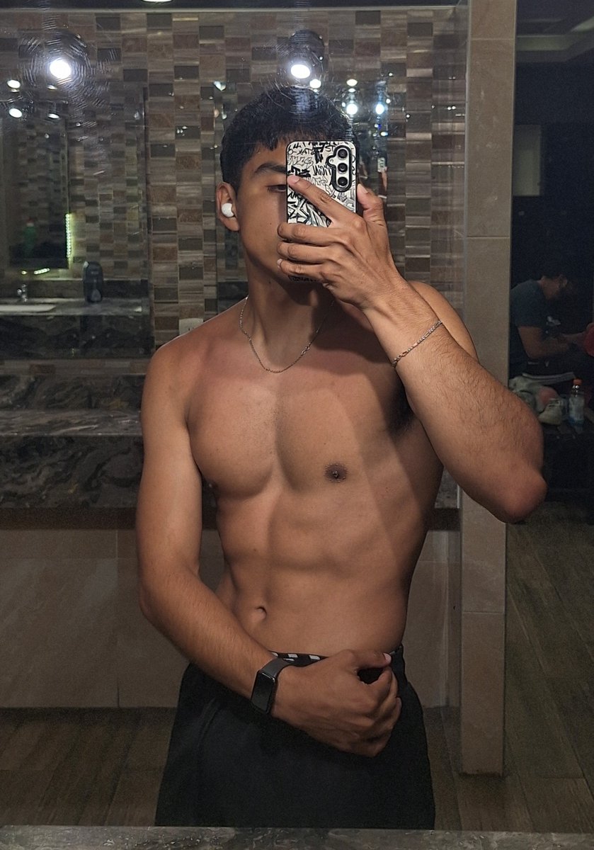 tiashi_'s tweet photo. Muy gymrat 🔥🗣️ https://t.co/Ux6SUJmOuL
