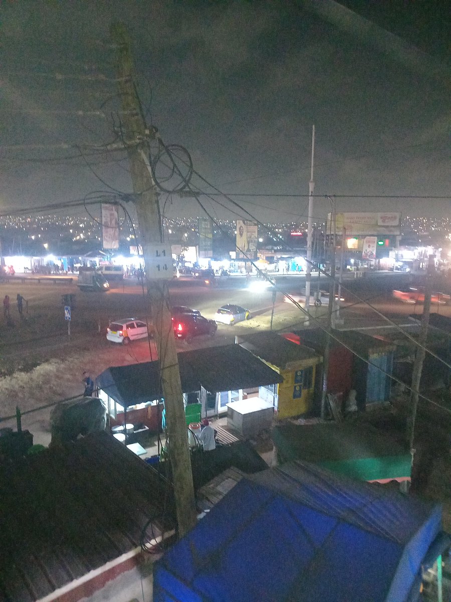NanabaOj's tweet photo. @BongoIdeasHQ Bongo this traffic lights have been off the since the beginning of this year and you don't know the number of lives this traffic light has claimed alone this year https://t.co/1cLOLW87oG