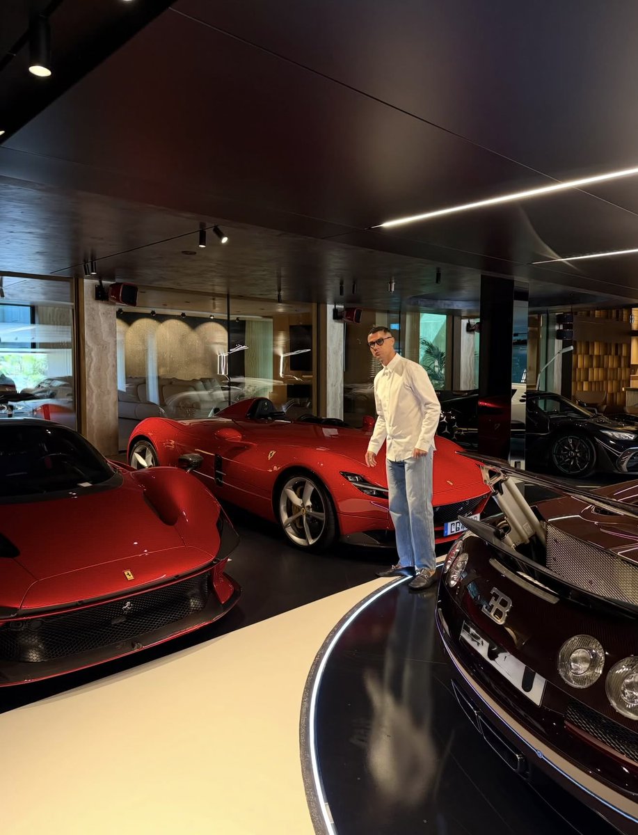 _AsiwajuLerry's tweet photo. Cristiano Ronaldo’s garage is insane https://t.co/wi69Hfch9w