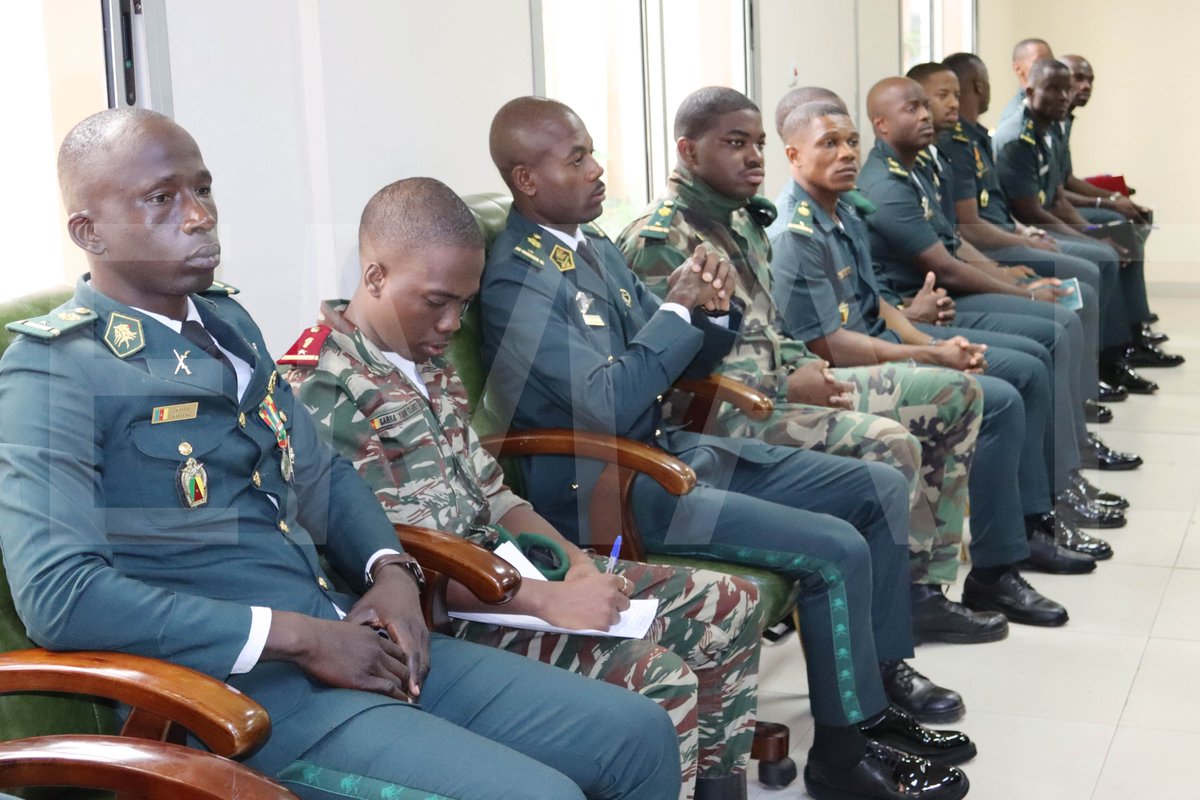 armeedeterre237's tweet photo. Cérémonie de présentation, ce lundi 3 août 2026, d’une cuvée de jeunes Officiers de l’Armée de Terre formés au Cameroun et à l’étranger, sous la présidence du GD/CEMAT.
#ArméeDeTerre #EMAT #JeunesOfficiers #FormationMilitaire #ServirLaNation https://t.co/u5VY5bJTwZ