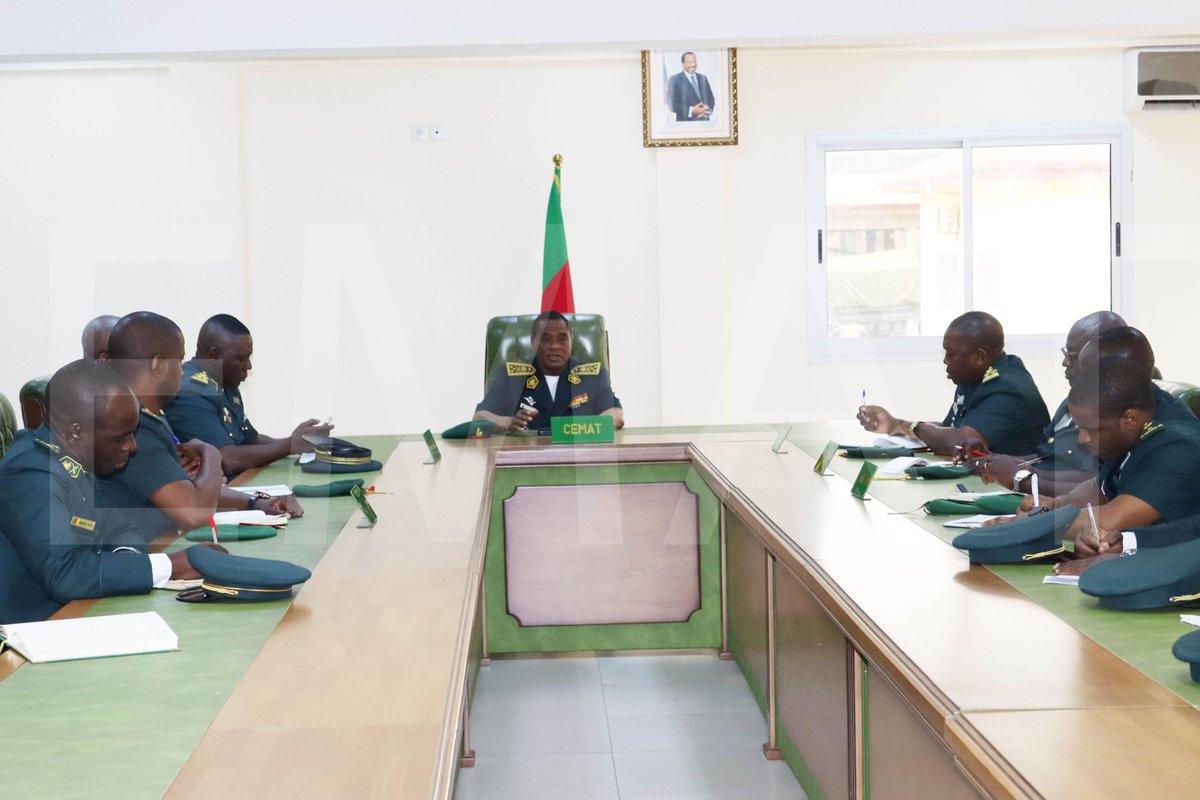 armeedeterre237's tweet photo. Cérémonie de présentation, ce lundi 3 août 2026, d’une cuvée de jeunes Officiers de l’Armée de Terre formés au Cameroun et à l’étranger, sous la présidence du GD/CEMAT.
#ArméeDeTerre #EMAT #JeunesOfficiers #FormationMilitaire #ServirLaNation https://t.co/u5VY5bJTwZ