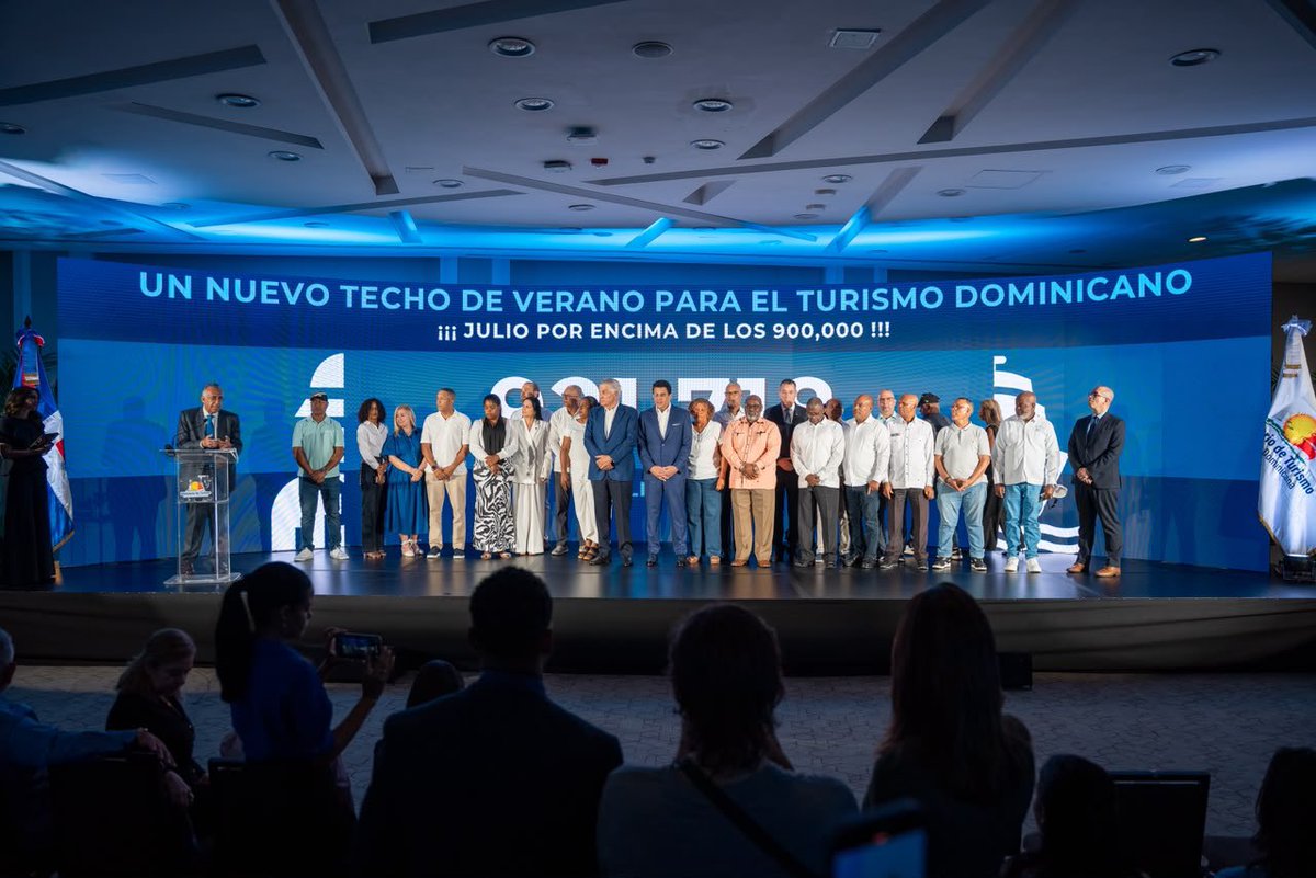 DavidColladoM's tweet photo. ¡Cada visitante que llega representa una oportunidad de desarrollo!
Por eso seguiremos trabajando junto al sector privado y a toda la cadena de valor para que el turismo continúe siendo un motor de desarrollo, empleo y bienestar para nuestro país.

#TurismoQueTransforma https://t.co/ShM7lWpLR8