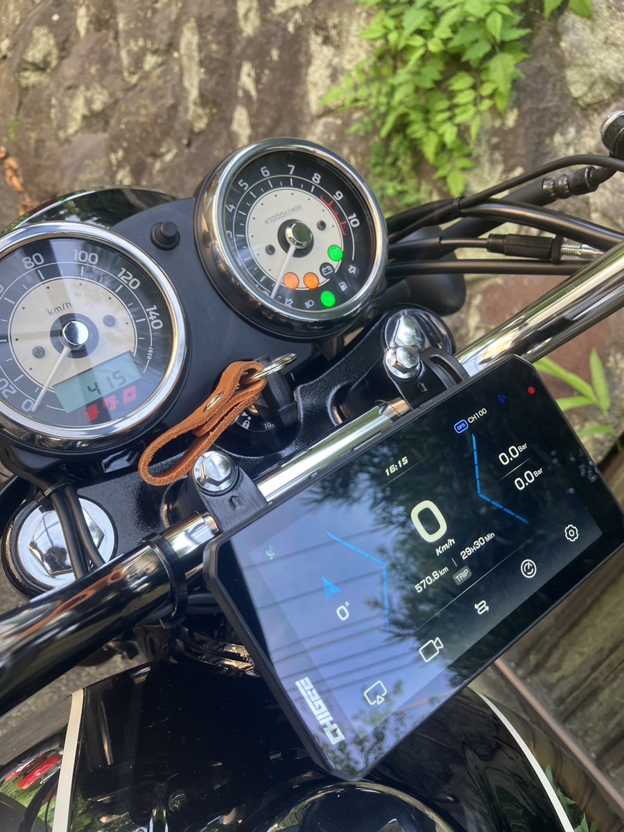 madone2008's tweet photo. AIO-5EVOと共に 
シンプルな二眼メーターにもよく似合う
YOMEいわく
”控えめだけど頼りになるヤツ”
とのこと
今日もEVOさん宜しくね

#タナックス 
#AIO5EVO 
#有償モニター https://t.co/fNEgH5Mked