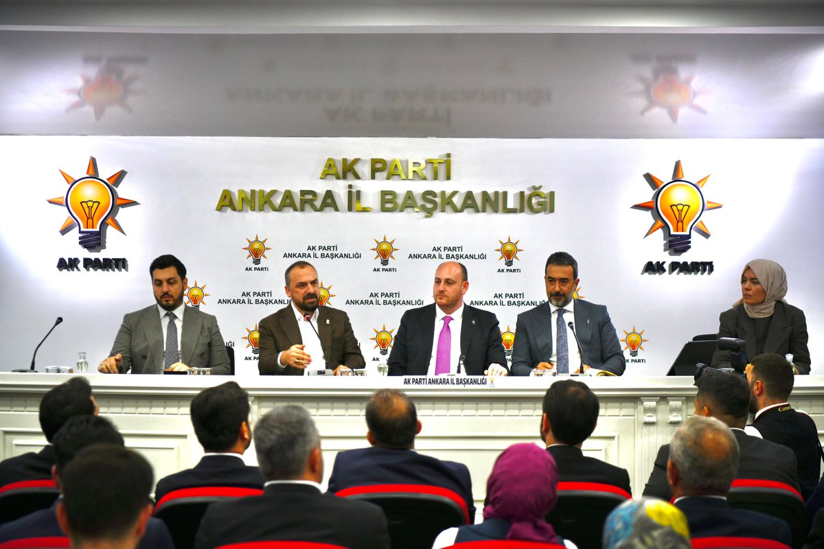 AkKeciorenResmi's tweet photo. Teşkilatlardan Sorumlu Genel Başkan Yardımcımız Sayın Ahmet Büyükgümüş, Tanıtım ve Medyadan Sorumlu Genel Başkan Yardımcımız Sayın Faruk Acar'ın katılımlarıyla;
İl Başkanımız Sayın Hakan Han Özcan Başkanlığında, Milletvekillerimiz, İlçe Başkanımız Sayın Ömer Faruk İslam, Keçiören Belediye Başkanımız Sayın Dr. Mesut Özarslan ve teşkilat ile birlikte; Partimizin kuruluşunun 25. yılı gündemli istişare toplantımıza katılım sağladılar. 

Alınan kararlar hayırlara vesile olsun. 

@RTErdogan
@abuyukgumus
@acarfaruka
@hakanhanozcan
@erhansarigol
@AkpartiAnkara
@omerfarukislam
@OzarslanMesut