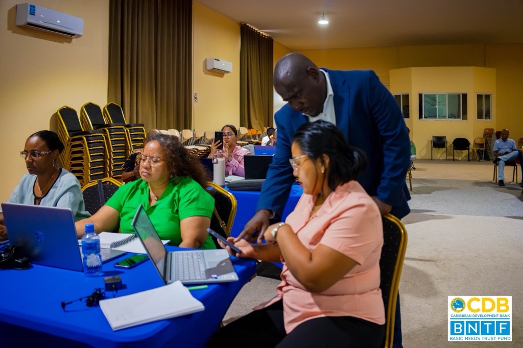 Caribank's tweet photo. 📱🇸🇷 Empowering data-driven development across the Caribbean in collaboration with CDB's Basic Needs Trust Fund!

📍 In Paramaribo, Suriname more than 65 representatives from government and civil society completed a four-day training led by @Caribank and @WorldBankGroup GEMS initiative on digital data collection and portfolio mapping.

Why this matters:

🌐 Through tools like KoboToolbox, participating agencies are better equipped to move away from paper-based systems to: 

✅real-time monitoring
✅stronger reporting 
✅greater beneficiary engagement, including in remote communities.

#OurCDB #OurCaribbean #Suriname #DigitalTransformation #DevelopmentImpact
