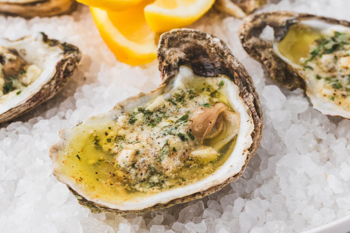 DishntheKitchen's tweet photo. Simply irresistible, these Baked Oysters are cooked with a mouthwatering lemon garlic butter and finished with fresh herbs. #nationaloysterday https://t.co/PCIYkRKqeG https://t.co/FCdXZ4rlDv