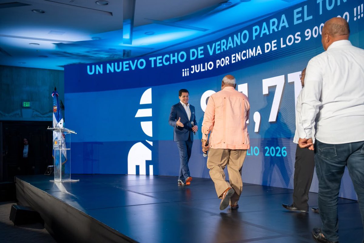 DavidColladoM's tweet photo. ¡Hoy quisimos que estas cifras tuvieran voz!

Escuchamos de primera mano a quienes viven el turismo todos los días: transportistas turísticos, comerciantes, vendedoras de playa y trabajadores que conocen mejor que nadie el impacto que esta industria genera en sus vidas y en sus comunidades.
