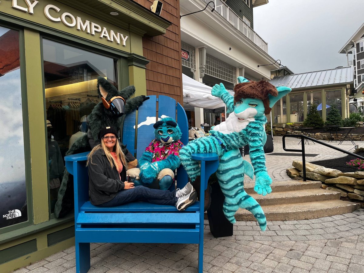 freedomshark5's tweet photo. Until next time
#snowfur #snowfur26 https://t.co/YdUn0QcsnS