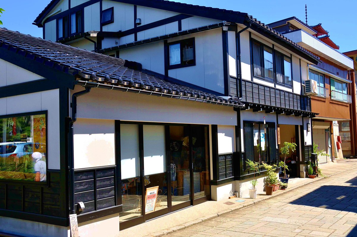 19340708's tweet photo. おはようございます

「おわら」の古い町並み　

富山市八尾町で撮影 https://t.co/tuNuF3zlS6