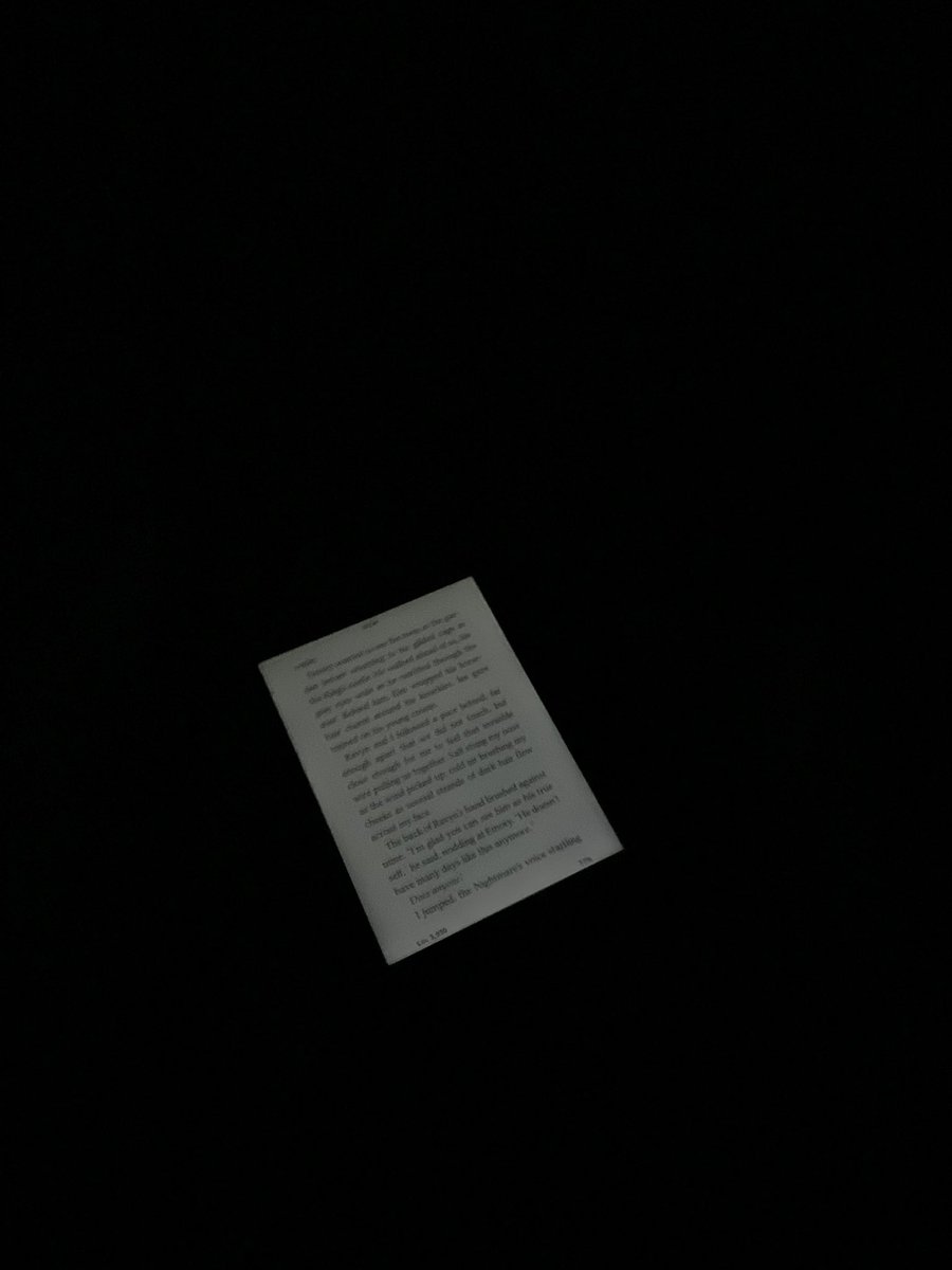 ABookthoughts's tweet photo. اقرأ كتابي بالظلام و الغرفة باردة تحت بطانيات السرير
الدنيا بخير https://t.co/bNL9Q7ZLL2