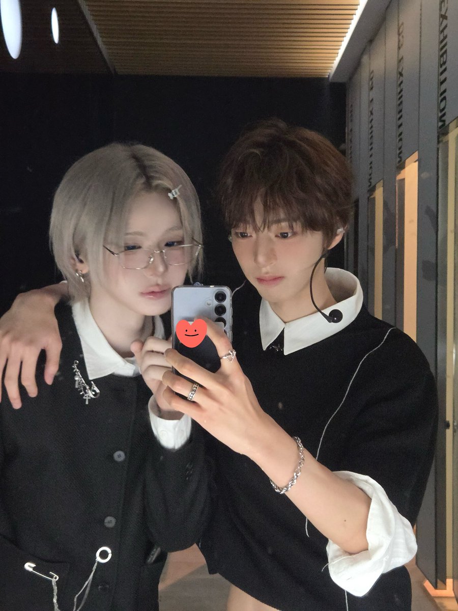 ceosnuz's tweet photo. idntt #은찬 코스모룸

성준이형 저희 거울 셀카 찍게 잠깐만 나와주세요.

#idntt #아이덴티티 #アイデンティティ #조은찬 #choeunchan #이청명 #leecheongmyeong https://t.co/HHjphTzWeF