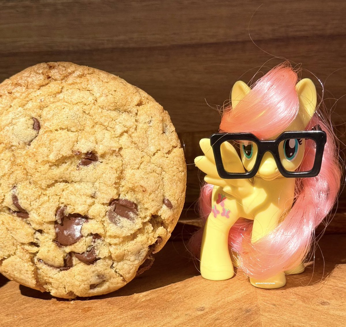 bearberryvee's tweet photo. ily chocolate chip cookies. chocolate chip cookies fix everything. https://t.co/Nws0UQKxvH