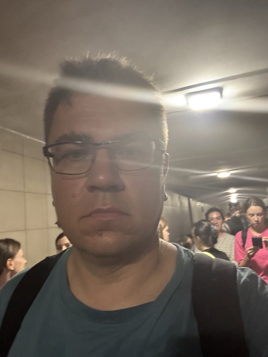 LukaszAdamskiPL's tweet photo. Potężny ostrzał Kijowa pociskami balistycznymi, których Ukraina z powodu braku amunicji do patriotów nie ma jak zestrzeliwać. Internet słaby, ludzie przerażeni; lepiej się rozumie odczucia i nerwy Ukraińców. Za chwilę będą doniesienia o ofiarach i zniszczeniach; rano wyrazy potępienia…
