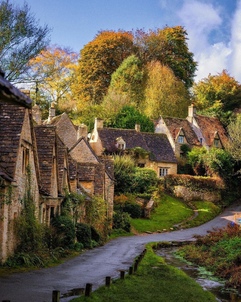 echoesofworld's tweet photo. English countryside https://t.co/FPekvgGuyv