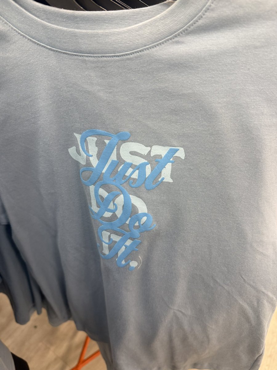 sofxs_cr's tweet photo. esta tambien es merch de rivers o ñe? https://t.co/tOXFS9B85b