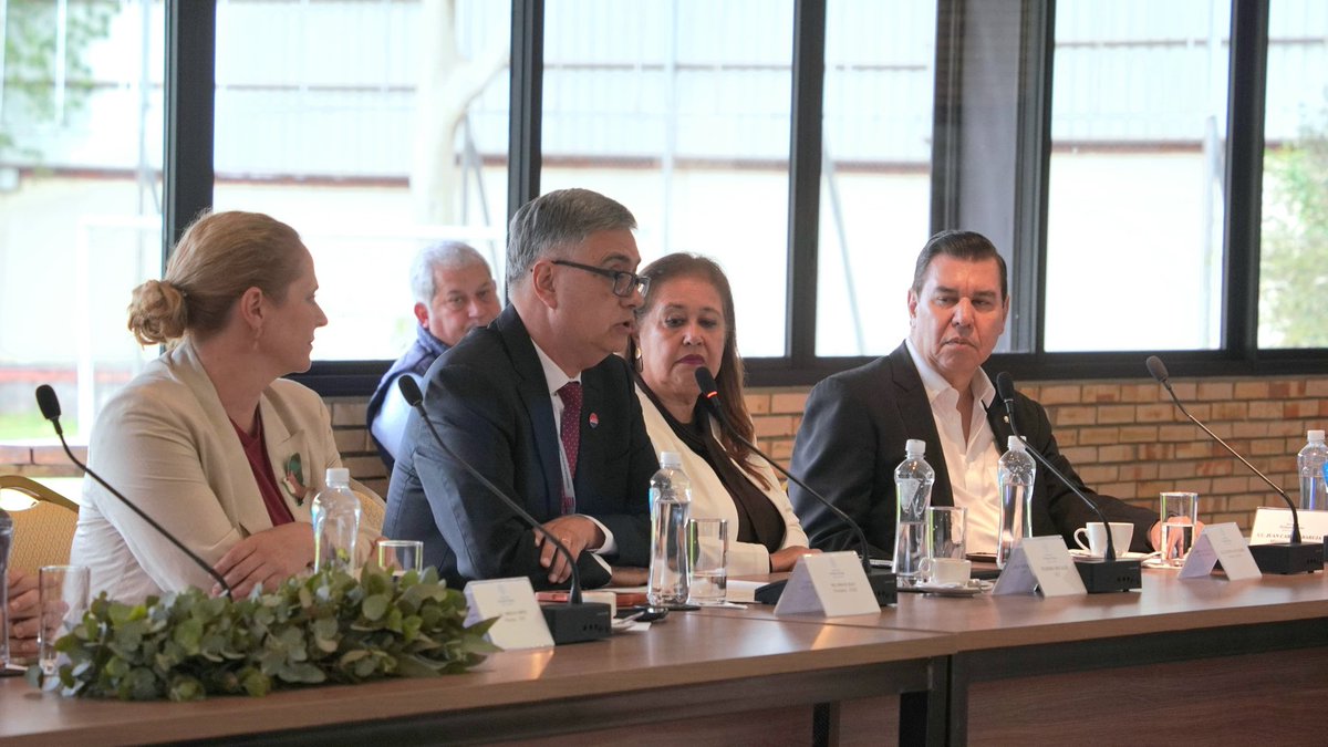 ANDEOficial's tweet photo. ⚡️🇵🇾Presidente de la ANDE participó en reunión de coordinación del Foro ASU 500 Años

Toda la información 👇🏻
Web https://t.co/PrsyXRNU9A

#GobiernoDelParaguay https://t.co/jUh73Py6Oq