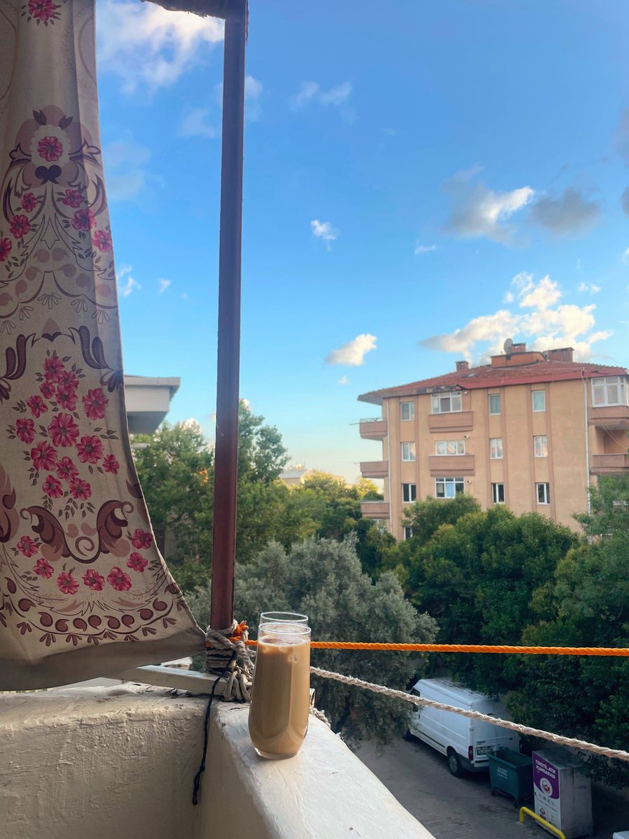 Dalforr's tweet photo. Ölmeden önce yapılacaklar listesine uyup ruhu tatmin etme ya da ömrünü anlamlı geçirme çabası.. https://t.co/FXGLyFXtOB