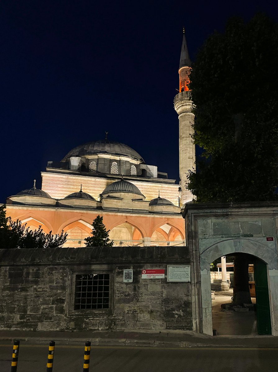 Dalforr's tweet photo. Ölmeden önce yapılacaklar listesine uyup ruhu tatmin etme ya da ömrünü anlamlı geçirme çabası.. https://t.co/FXGLyFXtOB