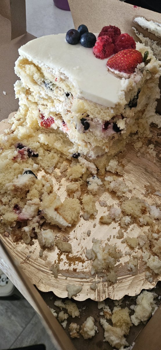 BigOrbit1's tweet photo. Been working on this lovely cake. Anyone wanna help me finish it? https://t.co/1lFA9UALp8