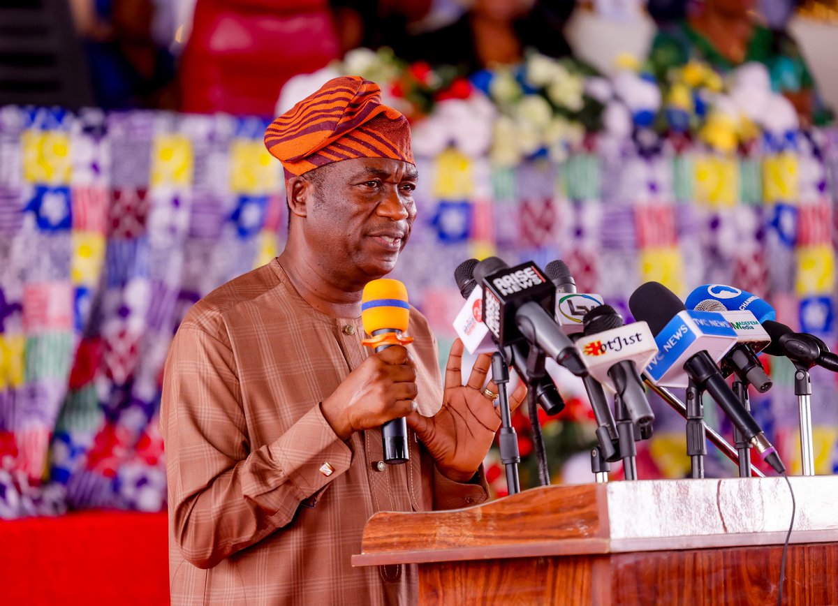 drobafemihamzat's tweet photo. Today, I joined beneficiaries of the 2026 Micro Enterprise Support Initiative (MESI) programme organised by the Lagos State Ministry of Women Affairs and Poverty Alleviation (WAPA).

This programme is important because it gives hardworking Lagosians the tools they need to earn a living and provide for their families. Every successful small business strengthens our communities and contributes to the growth of our economy.

Congratulations to all the beneficiaries. I wish you success as you make the most of this opportunity.