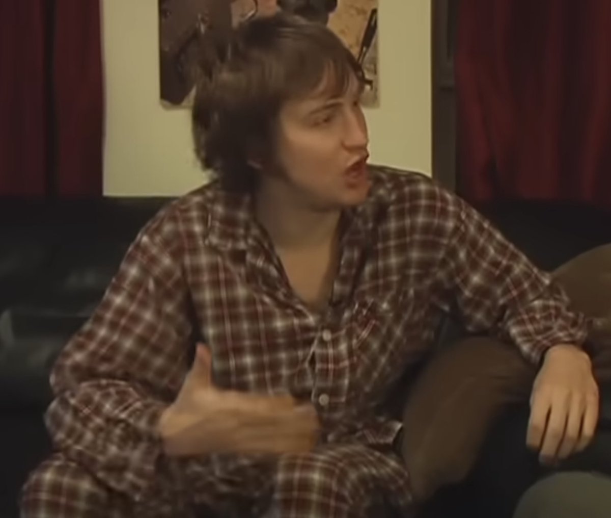 thatsbuzzingme's tweet photo. took me this long to realize matt's grunge flannel is just his pajama top https://t.co/7oxMTQe4dH