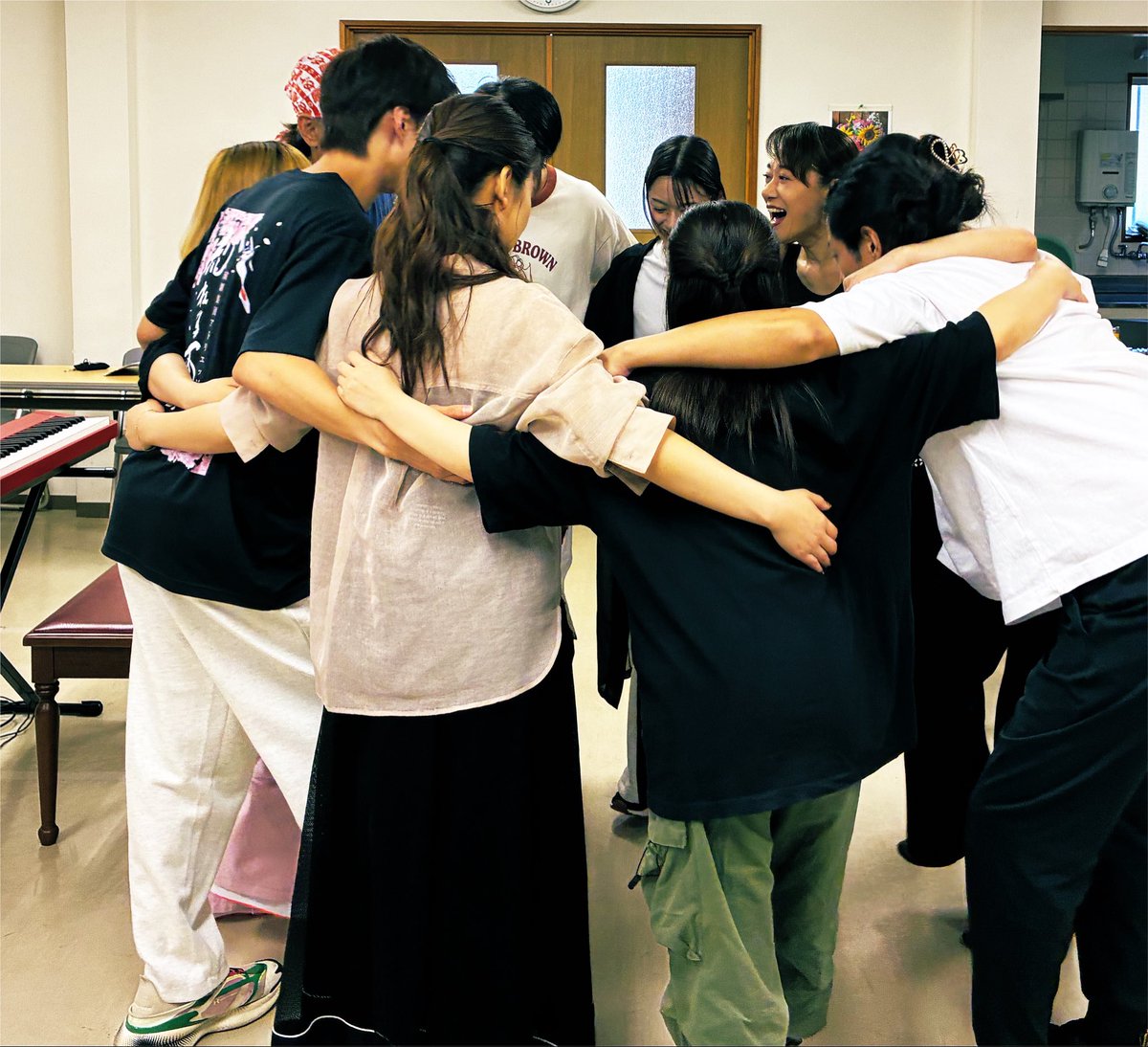resolution217's tweet photo. #舞台送り火

来週からついに始まります。この作品は本当に演者は心削られます。しかし、毎日、毎日一人一人が心を擦り減らし、その一瞬を生きてくれています。
本当にありがたいです。感謝です🥲
僕も「今」を見つめ、全力で最後まで心を燃やし、本番に向けブラッシュアップしていきます！！！

好きなことができるこの瞬間に感謝を。

お盆だからこそできる物語です！🔥どうぞ皆様お楽しみに✨✨

福井将真予約フォーム

https://t.co/CJB0QdCG0b