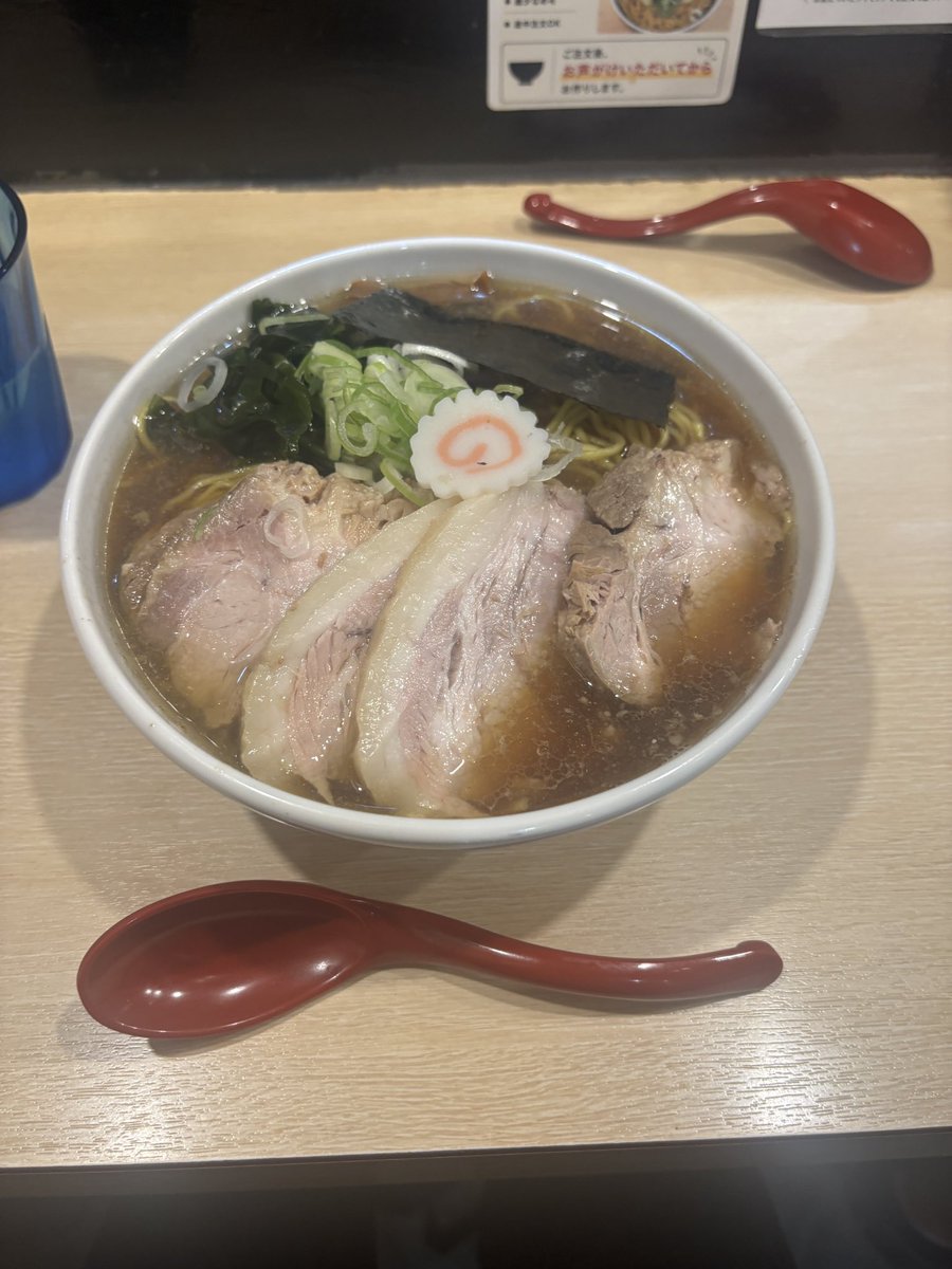 Sabamisooic's tweet photo. 昨日初めて調布に移転してからの六等星
食べた！！！！濃厚で麺も最高だしお肉もめちゃくちゃ美味かった🍖(*´﹃｀*) https://t.co/0opsQzjAkQ