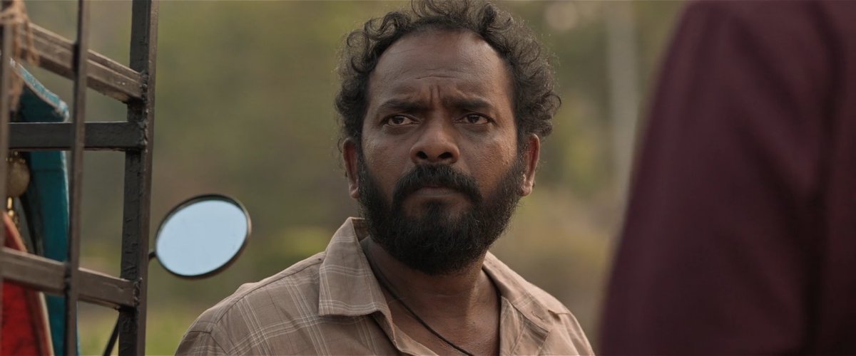 Nandhan_Talkz's tweet photo. அப்படி என்ன வன்மம் இந்த சேட்டன்களுக்கு ? எதுக்கு இப்படி திரியுரானுங்க ?

ஒவ்வொரு மலையாள திரில்லர் படம் பார்க்கும் பொழுதும் இந்த எண்ணம் எல்லோருக்குமே வந்துட்டு தான் இருக்கும்னு நினைக்கிறேன்.

ஒரு குற்றம் நடக்கும் போது கொலை செஞ்ச இடம், கொலை செஞ்சவன், கொலை செய்ய காரணமா இருந்தவன், காஜில போய் திரிஞ்சவன், கஞ்சா குடுத்தவன்னு இப்படி ஏதாவது ஒரு கேரக்டர் அல்லது இடத்துல கரெக்ட்டா தமிழ்நாட்டில் ஒரு இடம் அல்லது தமிழன்ல ஒருத்தன் தான் காரணம்னு கொண்டு வர்றானுங்க.

ஏதோ இப்போ வந்தது இல்ல பல வருஷமா தொடர்ச்சியா இதை பண்ணிட்டு தான் இருக்காங்க.

அது எந்த நடிகர் / இயக்குனர் படமா இருந்தாலும் சரி.

இந்தா இந்த #Uyir படத்துல குற்றவாளியே தமிழ் ஆளு தான்..அதுக்கு நடிக்கவும் ஒரு தமிழ் நடிகரை தான் போட்டு இருக்கானுங்க.

கேரளாவில் இருந்து நடிகர்களைக் கூட்டி வந்து நல்ல அழுத்தான கேரக்டர்கள் கொடுத்து அவர்களை இங்கே கொண்டாடிட்டு இருக்கு தமிழ் சினிமா.

அது ஹீரோ ஸ் ஹீரோயின், கேரக்டர் ஆர்டிஸ்ட்னு எல்லா ரகமான நடிகர்களுக்கும் அதே தான்.

அப்படி இருக்க தமிழர்களை இப்படி வில்லத்தனமா சித்தரிச்சு என்ன பண்ண போறானுங்க ? அப்படி என்ன ஆர்கஸம் அவனுங்களுக்கு ???

தமிழ்நாட்டு மேல அப்படி  என்ன வன்மம் ? இதை எப்போ தான் தீர்க்க போறாங்க ???

இங்கே மலையாள இயக்குனர்கள் வரும்போது பத்திரிக்கையார்கள் லிஸ்ட் போட்டு இந்த படமெல்லாம்னு சொல்லி மூஞ்சிக்கு நேராவே கேள்வி கேக்கலாமே ? ஏன் இதுவரை யாரும் கேக்கல ?

இல்ல பத்திரிகையாளர்கள் யாரும் கவனிக்கலையா ???
