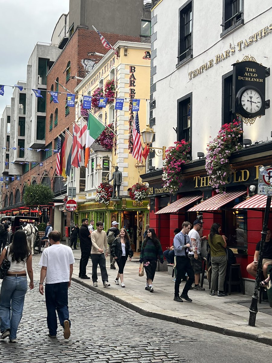 CoachFlan's tweet photo. 4 cities/county’s
4 coaching clinics
Having fun with @mamaflan6 along the way.
Clinic #1 = Dublin, 🇮🇪 
@SEHS_BASKETBALL https://t.co/guApZadDqa
